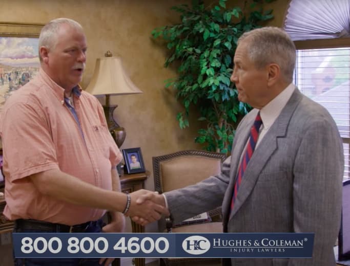 Elizabethtown, KY Personal Injury Attorney Lee Coleman Shaking Hands with a Client