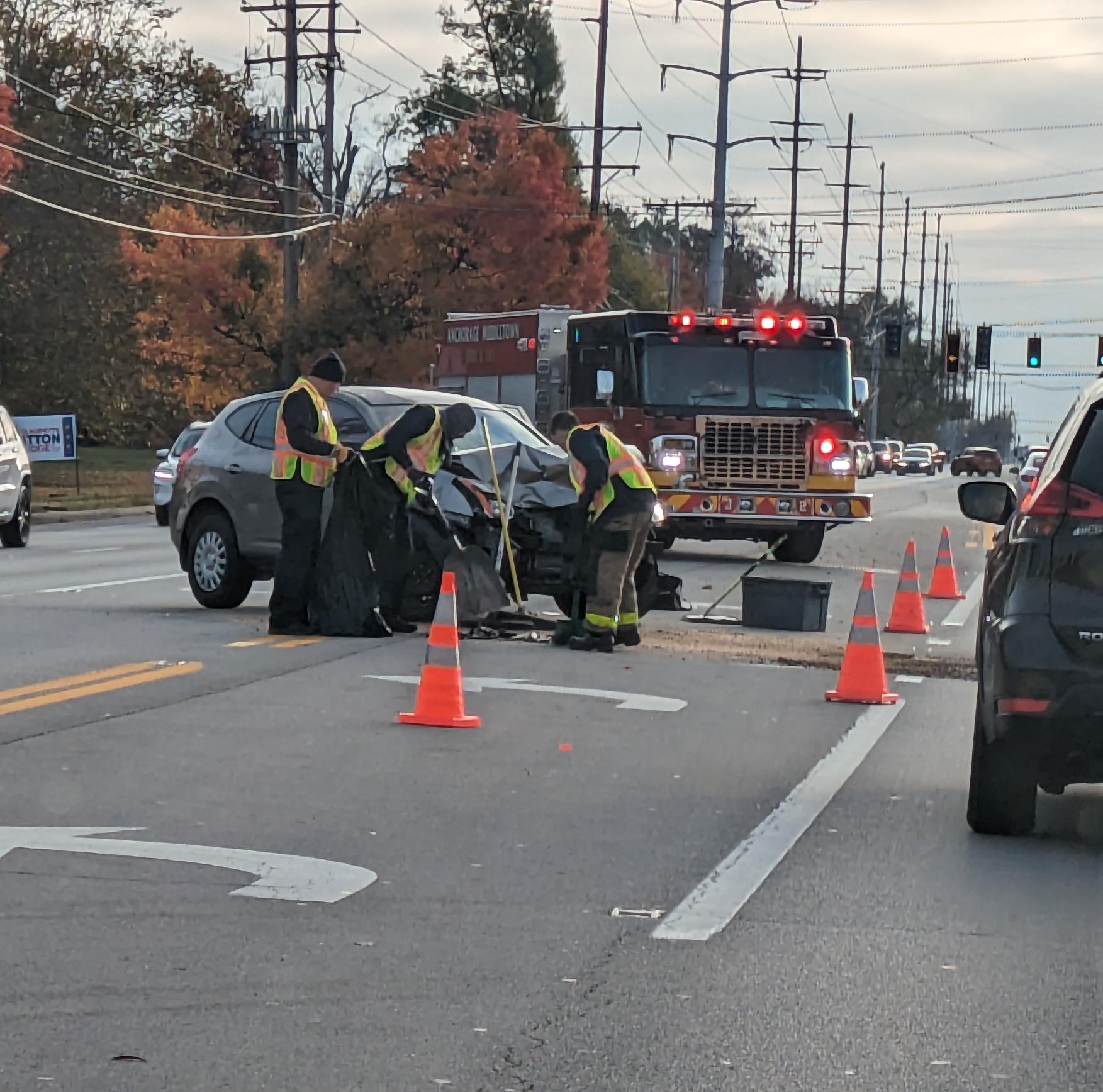 Louisville car accident on Shelbyville Rd.